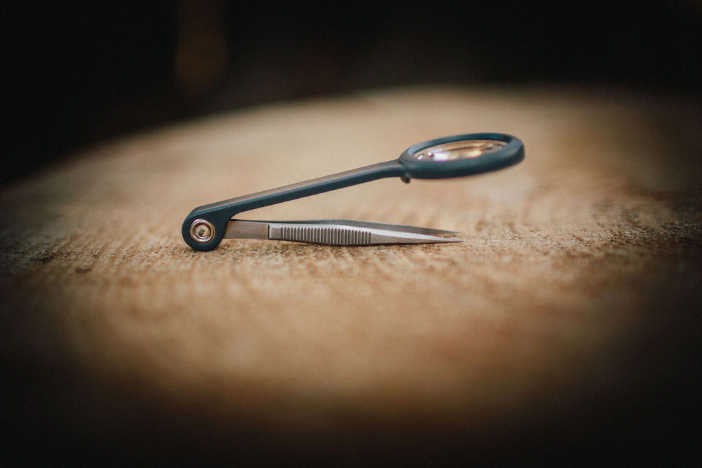 Fine Point Tweezer with built in magnifying glass